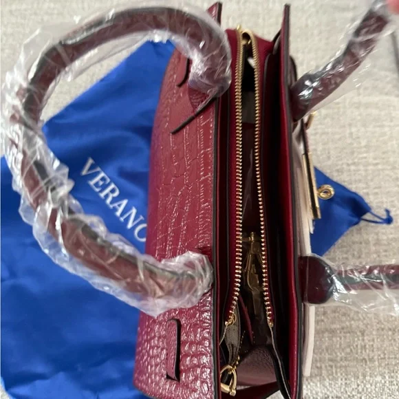 Elegant Burgundy Crocodile-Embossed Handbag - Picture 3 of 4